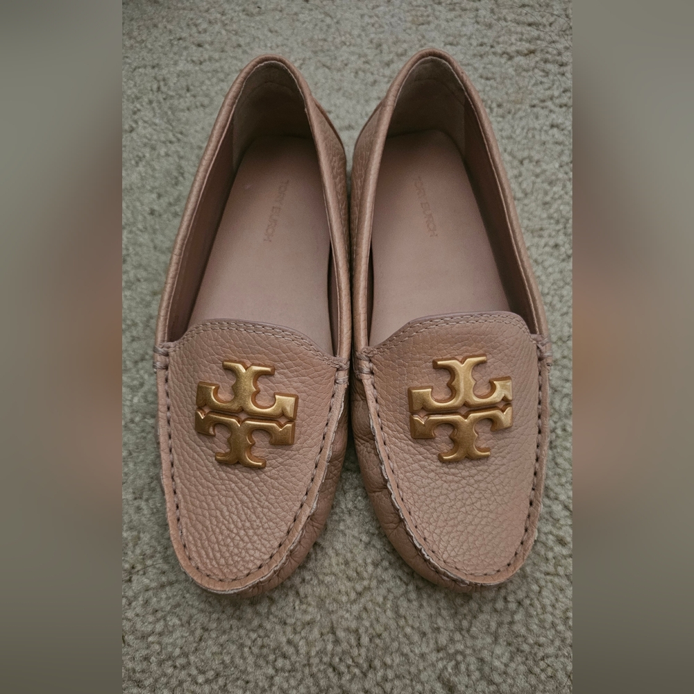Tory Burch Everly Pebble Leather Gold Logo Flat Driver Loafer Size 5.5